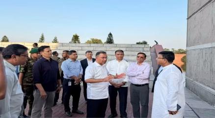 সংসদ ভবন প্রাঙ্গণে প্রধানমন্ত্রী